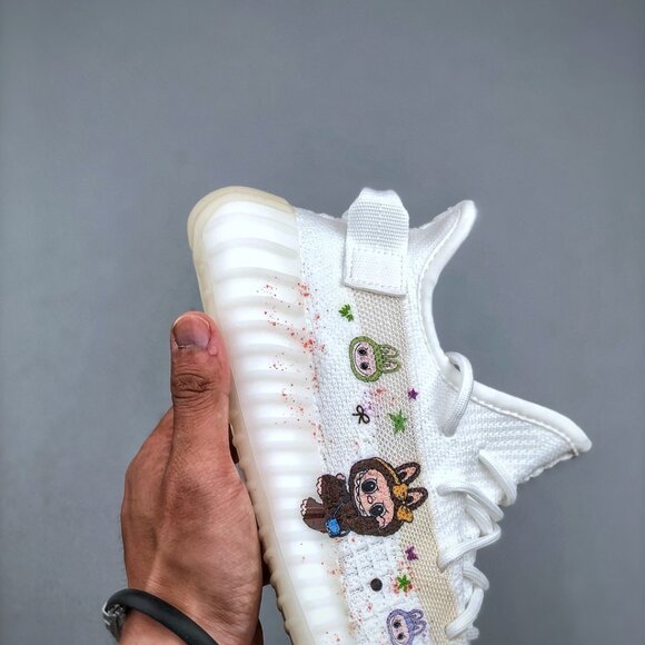 Yeezy slides US 10 Slippers - Picture 6 of 9